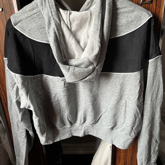 Nike Crop Sweater - Picture 2 of 4